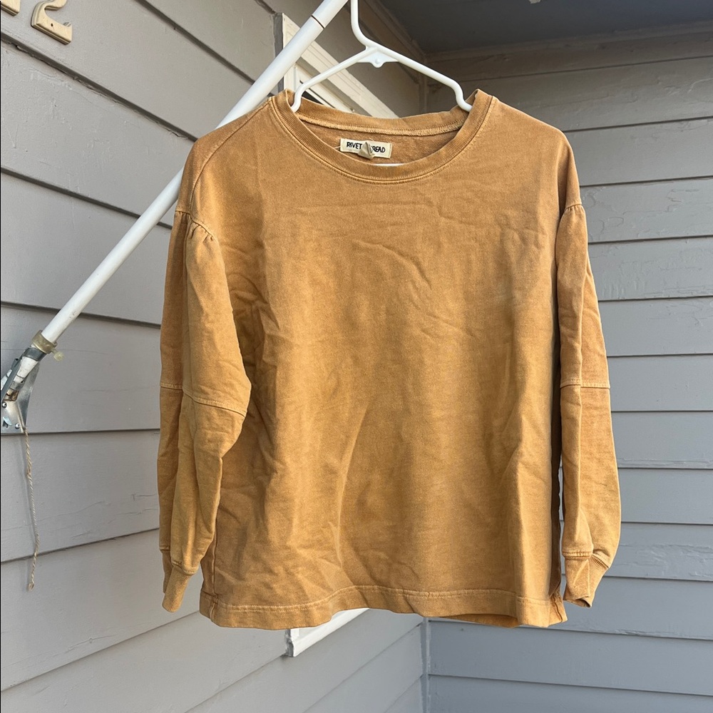 Rivet & Thread Women's Tan Sweatshirt